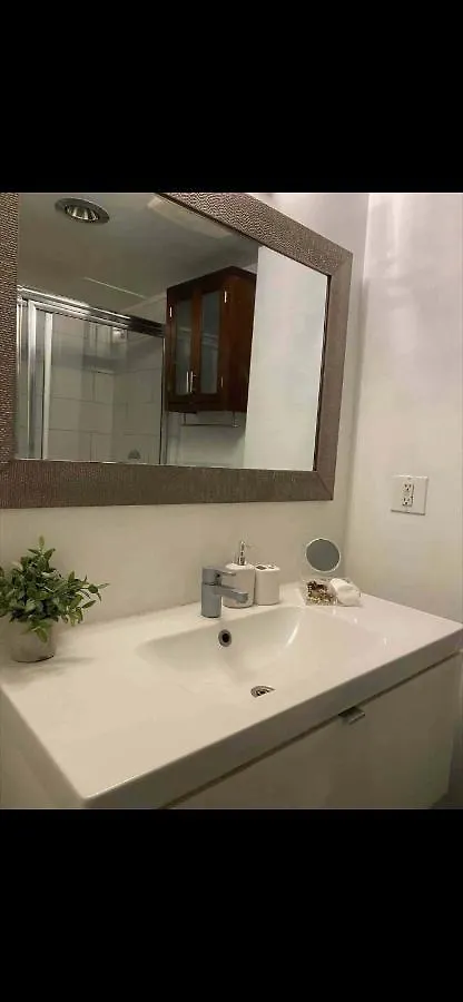Cozy Vancouver Condo 0*,